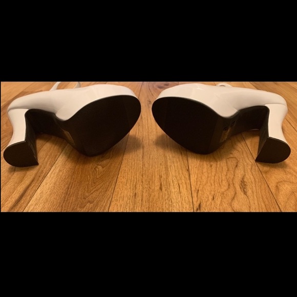 White Platform Mary Jane Retro Pumps -Size 9 - Picture 7 of 7